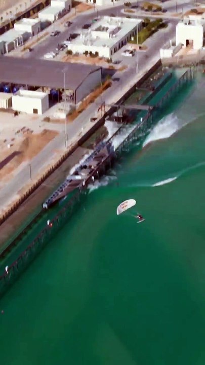 Vivez l'expérience ultime  sautez en parachute au-dessus de la vague parfaite !