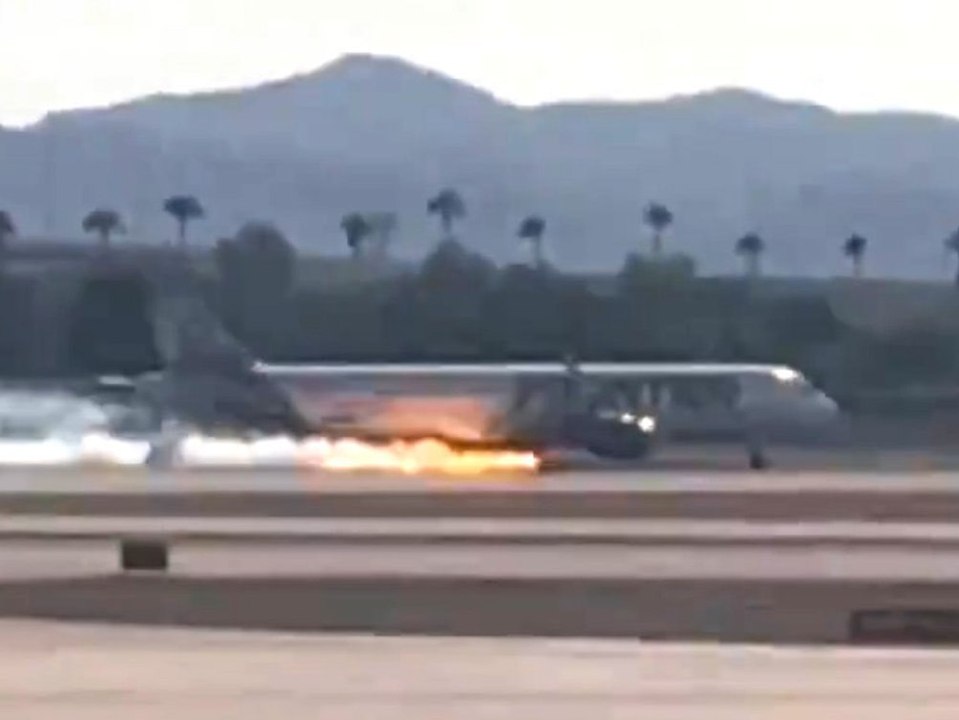 Schock bei der Landung: Flugzeug fängt Feuer