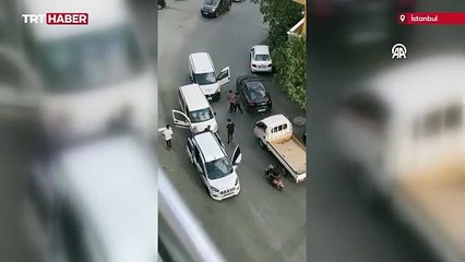 Kağıthane'de sürücüyü darbettiler: Araca demir sopa ve çekiçlerle zarar verdiler