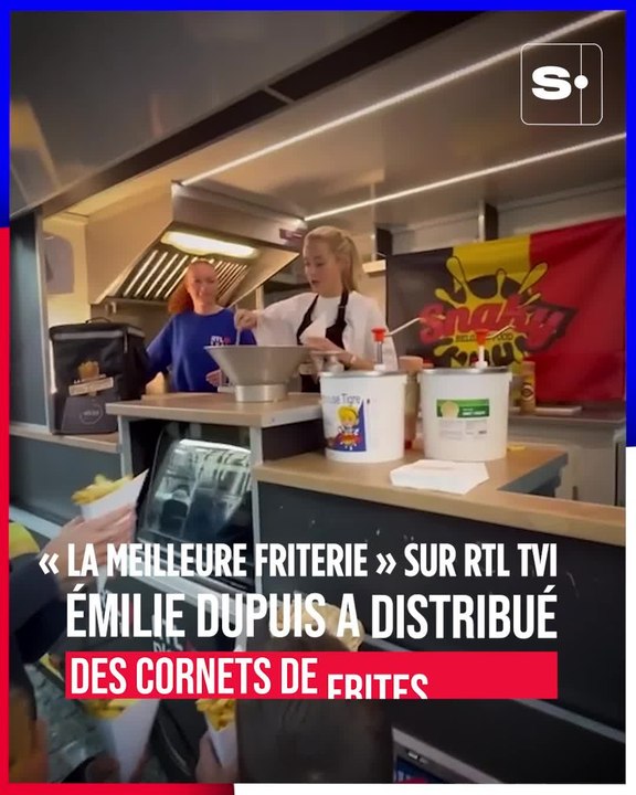 Bertrand Caroy est venu soutenir Émilie Dupuis qui distribuait des frites sur la place de Mons pour l’émission « La meilleure friterie » sur RTL