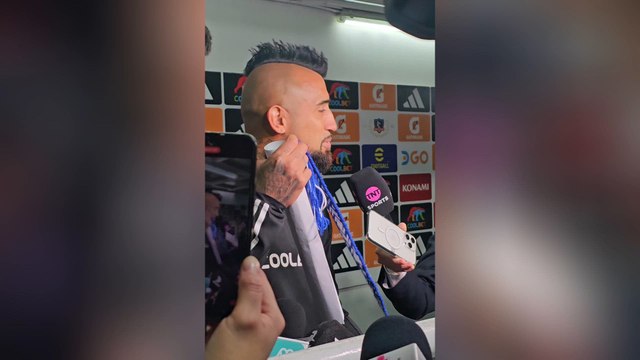 “Le faltan algunos títulos”: Vidal recibe un emotivo regalo en el Monumental y su reacción sorprende