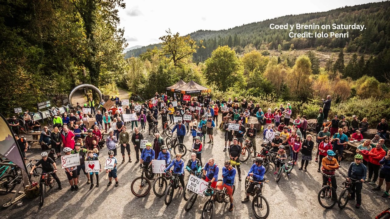 Protests held in bid to save visitor centres