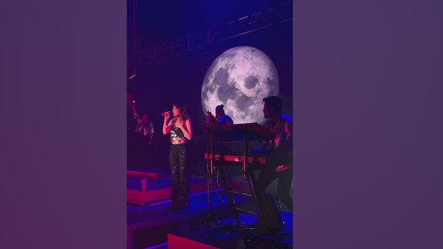 Edurne rompe a llorar en mitad de su concierto en las Fiestas del Pilar de Zaragoza