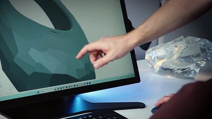 Le processus de création du sac Coperni Crystal Swipe avec Swarovski