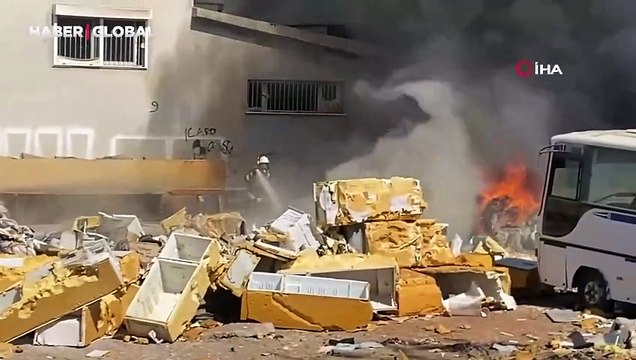 Sanayi sitesinde yangın: Siyah dumanlar gökyüzünü kapladı