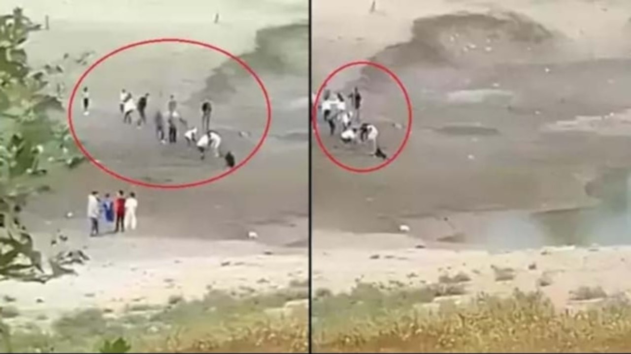 Bataklığa saplanan 3 çocuk, insan zinciri ile kurtarıldı; o anlar kamerada