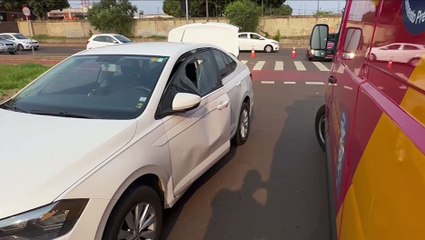 Colisão entre carro e patinete é registrada na Avenida Piquiri