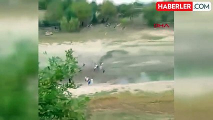 İnegöl'de çocuklar bataklığa saplandı, mahalleli kurtardı