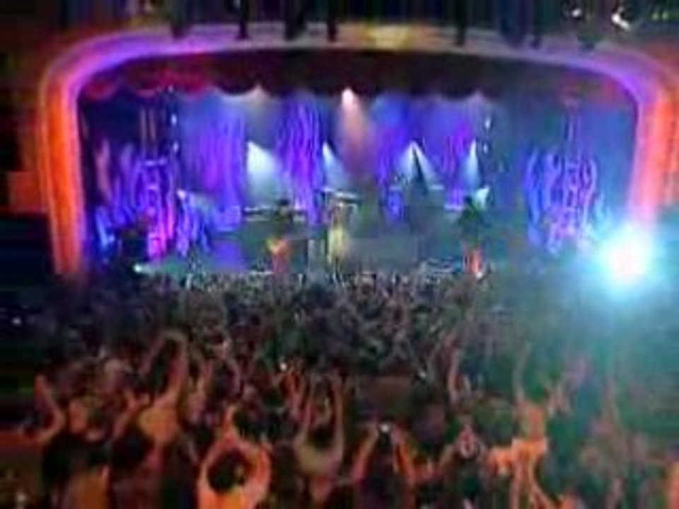 Paramore - Misery Business (Live)