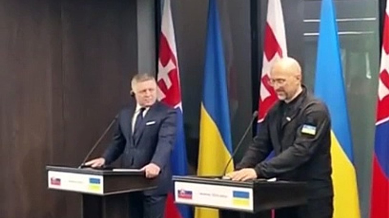 ZÁZNAM: Premiér: Vláda má záujem pokračovať v medzivládnych konzultáciách s Ukrajinou