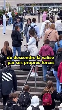 Cette femme enceinte ne parvient pas à descendre sa valise puis reçoit un précieux soutien