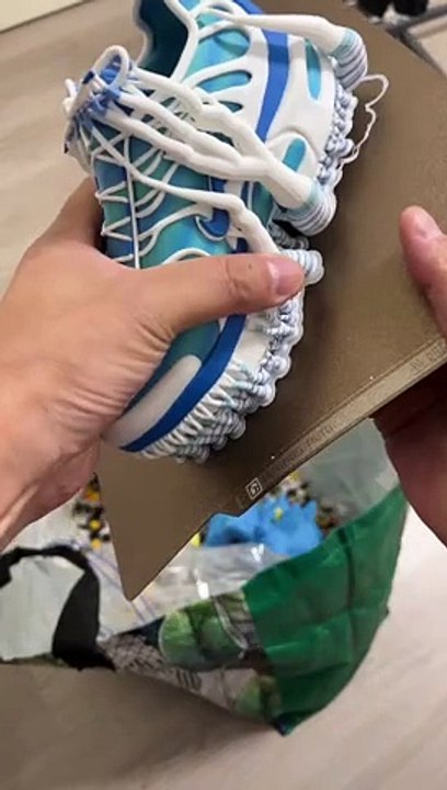 Magnifique NIKE AIR TN Bleu Ciel 