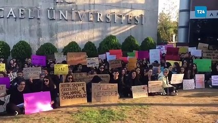 Kocaeli Üniversitesi'nde öğrenciler kadın cinayetlerini protesto etti