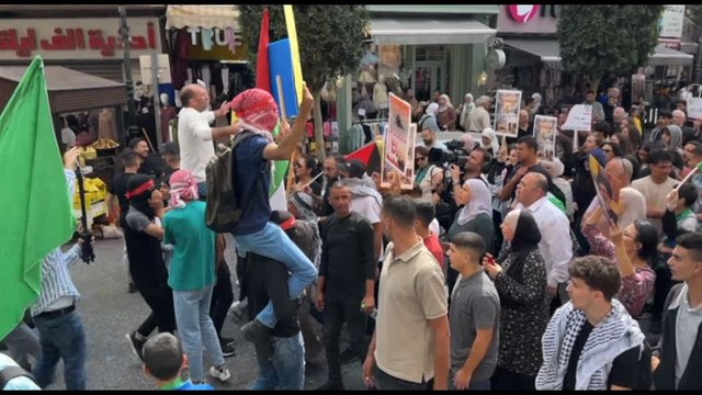 Centinaia di manifestanti a Ramallah a sostegno di Gaza e del Libano
