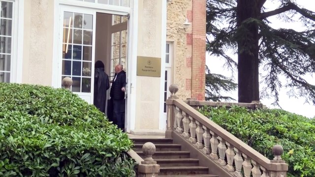La capuche de Konaté, le béret de Barcola, Koundé en mode Matrix, maillot jaune pour Thuram : l'arrivée des Bleus à Clairefontaine