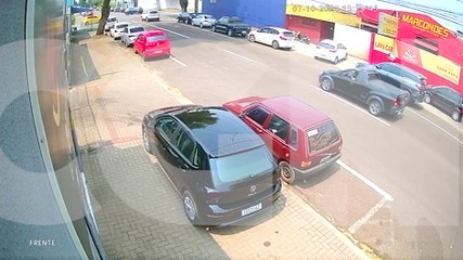 Câmera registra colisão entre Audi Q3 e Fiat Punto