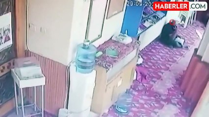 Burdur'da Sadaka Kutusunu Çalan Hırsız Güvenlik Kamerasında