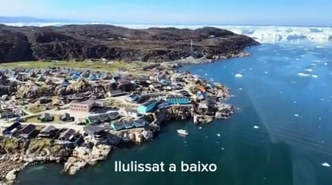 Momento impressionante piloto pousa helicóptero em iceberg em 8 de julho.