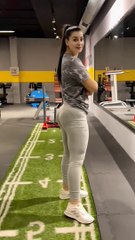hasna Saeed Arabic  in the gym أحب الذهاب إلى صالة الألعاب الرياضية ، فهي تحافظ على لياقتي #gym