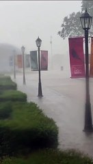 Así comenzó a llover en parque Del Bicentenario