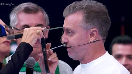Luciano Huck vence competição de maior nariz do Brasil