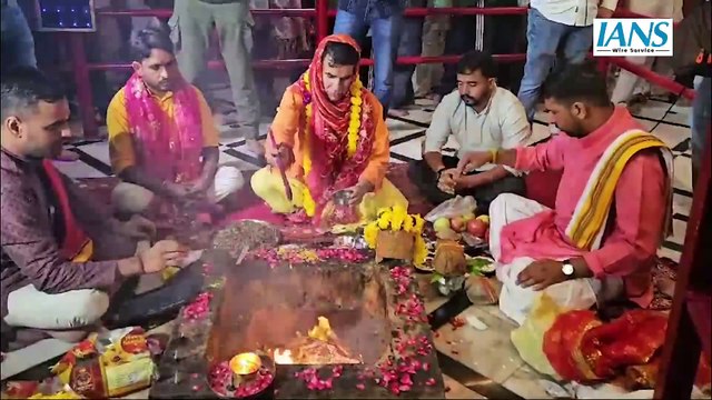 Jammu Kashmir बीजेपी अध्यक्ष Ravinder Raina ने प्राचीन महाकाली मंदिर में हवन यज्ञ कर जीत की कामना की