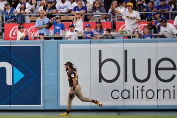 Fanático de Dodgers es expuesto arrojando una cerveza al campo y buscaba darle a Fernando Tatis Jr