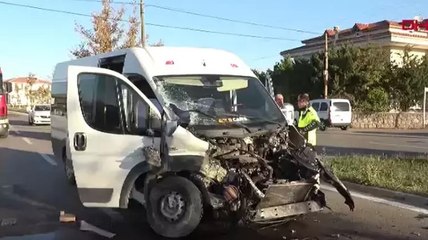 Aksaray’da öğrenci servisi ile TIR çarpıştı: 11 yaralı