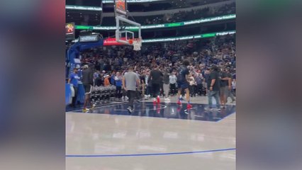 Un compañero se juega 100.000$ con Doncic en un solo tiro: tienen que ver lo que hace el ex del Madrid