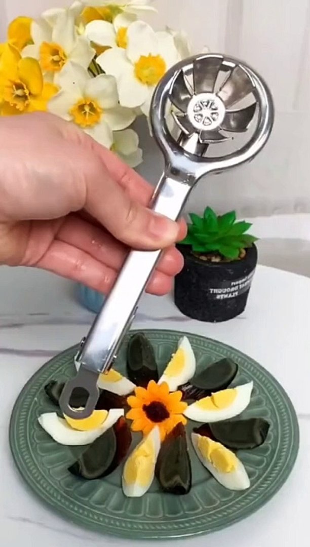 Effortless Egg Prep: Transform Your Snacks with a Boiled Egg Slicer!