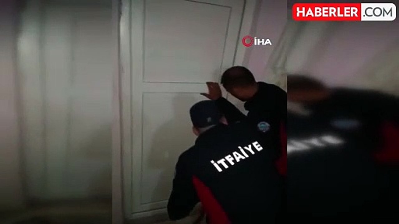 Oyun Oynarken Banyoda Kilitli Kalan Kardeşler İtfaiye Tarafından Kurtarıldı