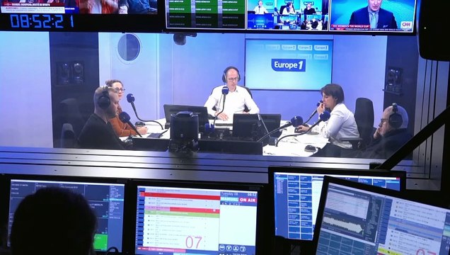 «Moi qui ai sauvé la Grèce» : le zapping politique de François Hollande