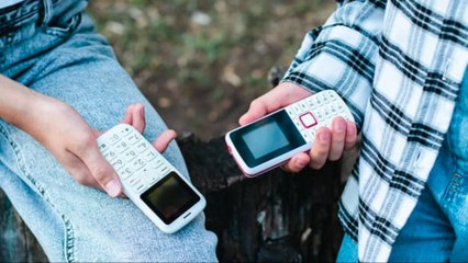 Regresan Los Móviles Sencillos: ¿Por Qué Tantos Dicen Adiós A Los 'Smartphones'?