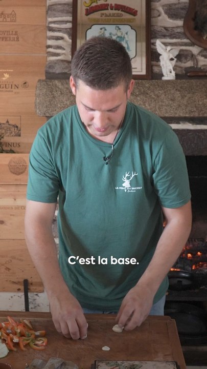 « En fait les gens qui passent la porte, ils viennent chercher une charge d’amour. » Dans ce restaurant, tout est cuisiné au feu de bois ! 
