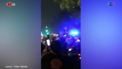 mobil ambulance tertahan balap liar di taman mini