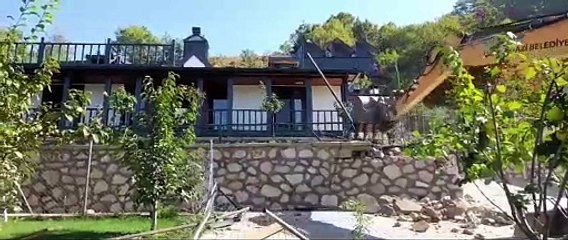 Gökçeören’de kaçak bir villa daha yıkıldı