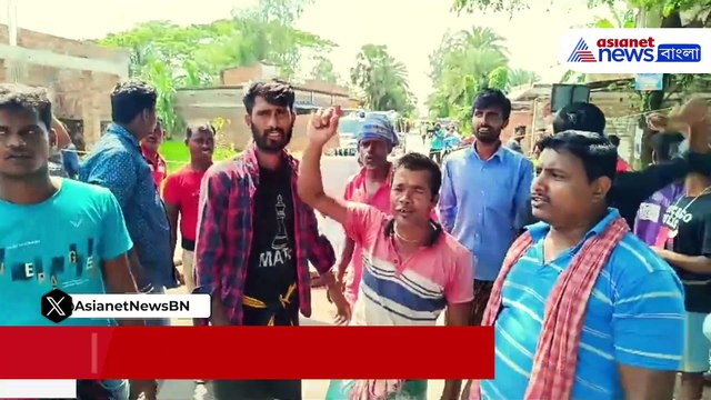 কুলতলিতে পুলিশের গাড়ি ঘিরে বিক্ষোভ! জুতো দেখিয়ে তীব্র প্রতিবাদ আমজনতার! পরিস্থিতি সামলাতে বিশাল পুলিশ বাহিনী
