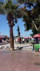 Atatürk Anıtı'na balyozla saldırı: Vatandaş linç ediyordu