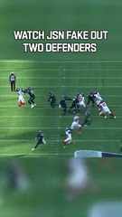 Jaxon Smith-Njigba tricks defenders into chasing him to allow Geno Smith to run for 32 yards
