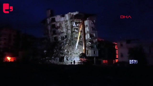 6 katlı bina, yıkım sırasında çöktü