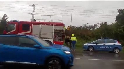 Montignoso (Massa Carrara), pantografo in fiamme: stop ai treni tra Massa e Forte dei Marmi