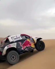 ناصر بن صالح العطيّة يتوقف لدى شباب سعوديين