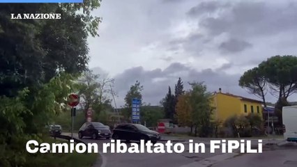 Camion ribaltato in FiPiLi