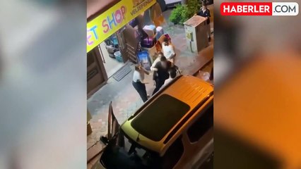 Yanındaki kadınlara aldırmadan tartıştığı adamın boğazına bıçak dayadı