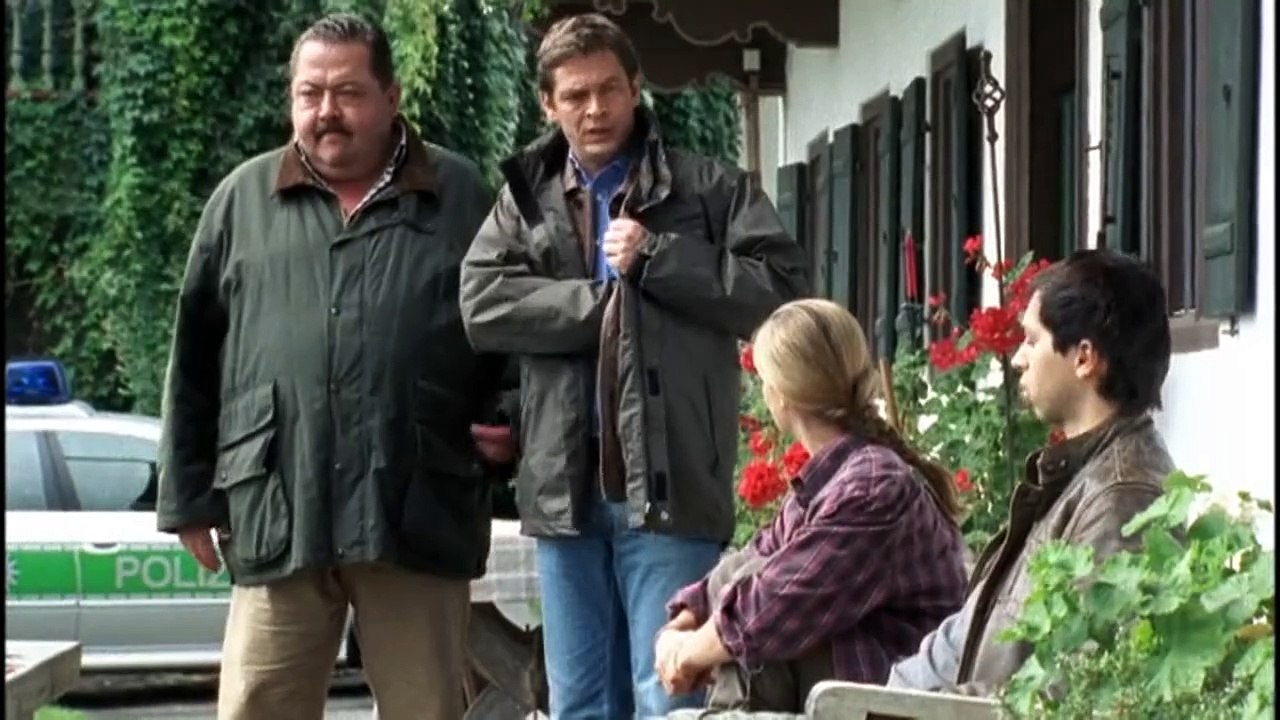 Die Rosenheim-Cops (112) Staffel 7 Folge 16 - Mord auf der Weide