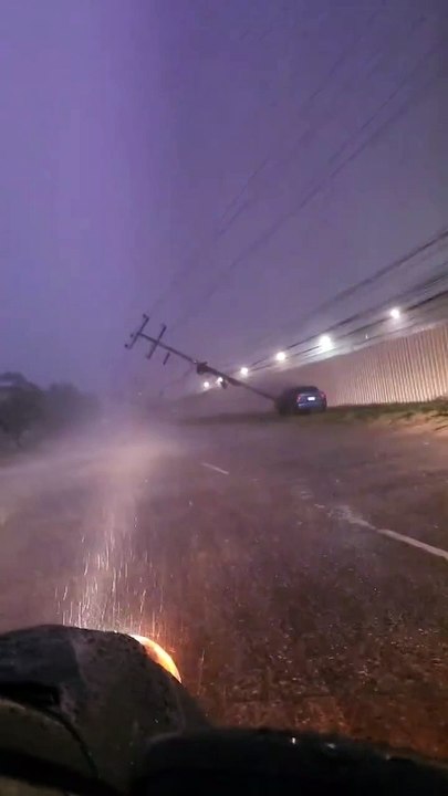 Vientos huracanados y lluvias dejan enormes daños en Puerto Cortés