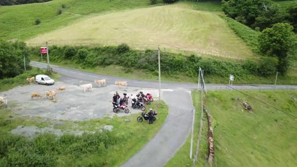 Les premiers cols des Pyrénées à moto road trip entre copains