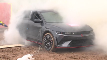 잇단 전기차 화재...새 장비로 더 빠르게 끈다 / YTN