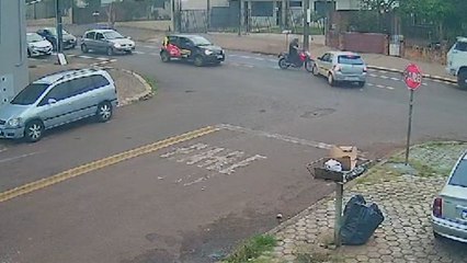 Imagem flagra acidente na Rua Jacarezinho