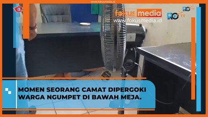 Momen Seorang Camat Dipergoki Warga Ngumpet di Bawah Meja